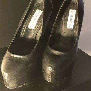 Black leather platform pumps